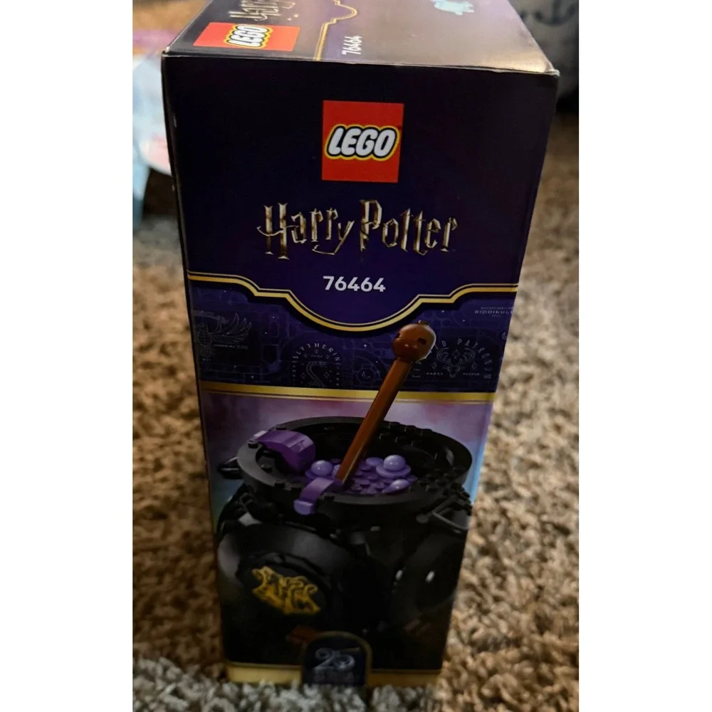 Lego-Harry Potter-Cauldron: Secret Potions Classroom Building Set (NWT) 76464